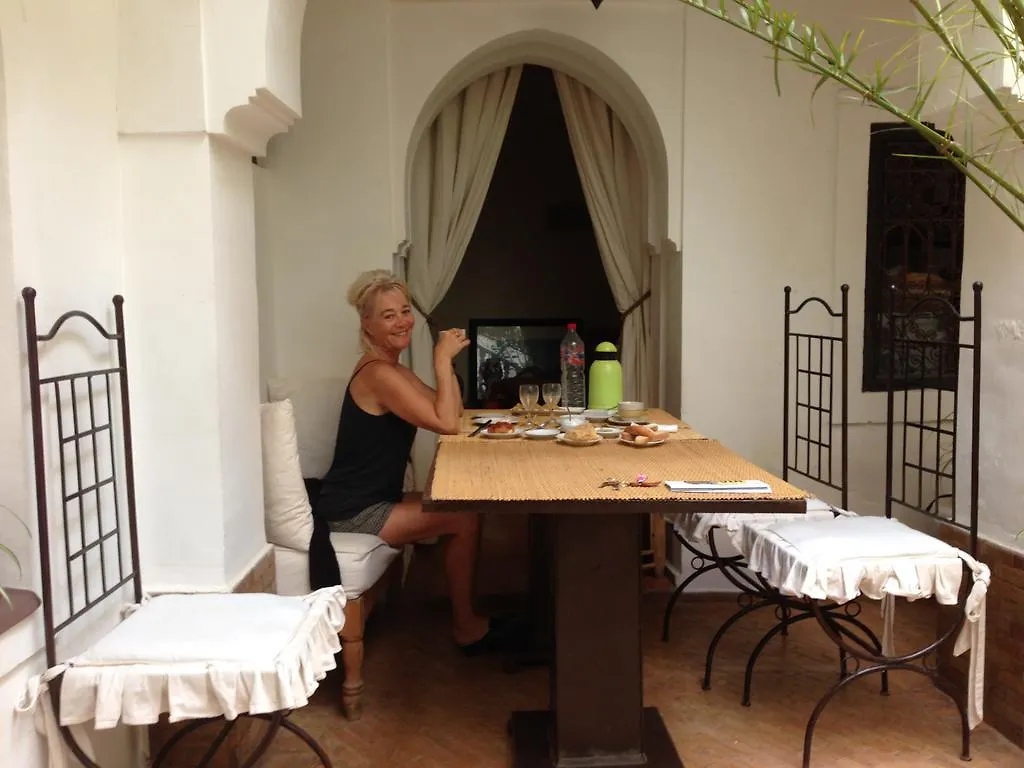 Contatti di Riad Des Droles
